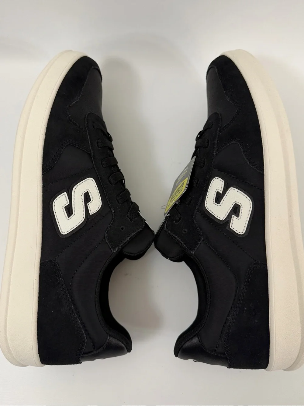 Skechers Streetwear Men’s Size 12 Black White Sneakers Air-Cooled Memory Foam